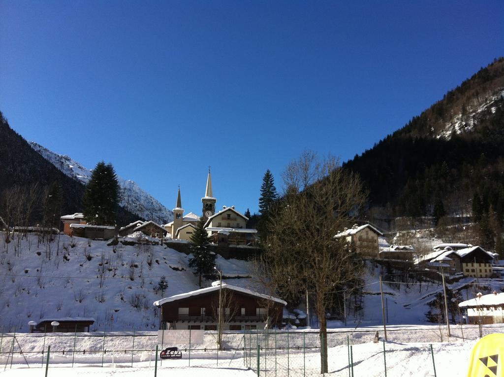 Tre Alberi Liberi Bed & Breakfast Alagna Valsesia Exterior photo